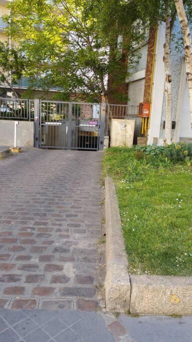 Joli Appart A 10 Minutes De Paris En Metro - Parking Offert Сент-Уен Екстериор снимка